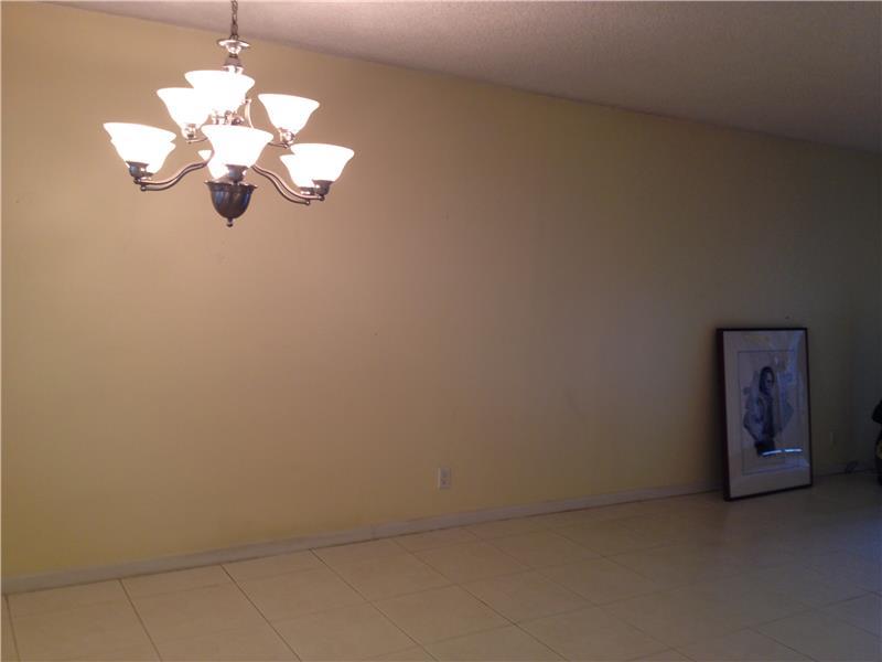 LAKE EMERALD - Residential