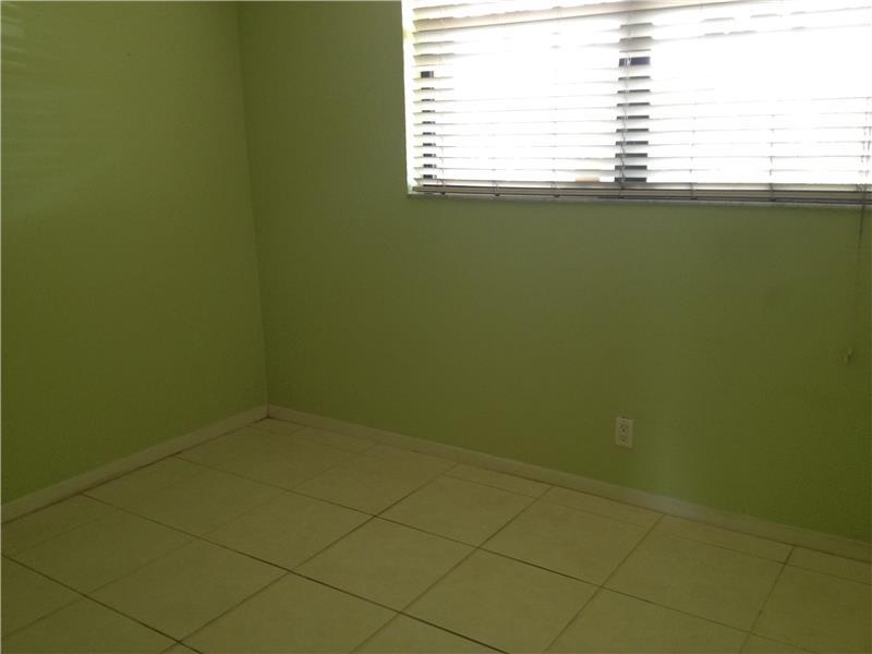 LAKE EMERALD - Residential