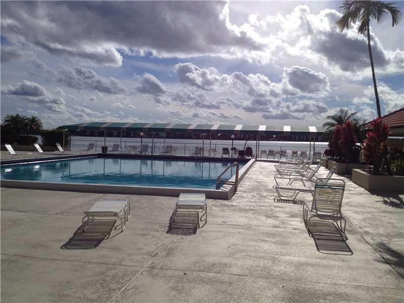 LAKE EMERALD - Residential