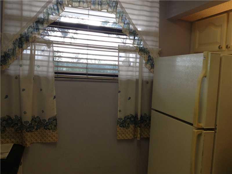 LAKE EMERALD - Residential