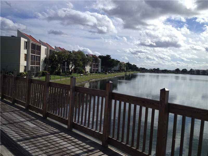 LAKE EMERALD - Residential