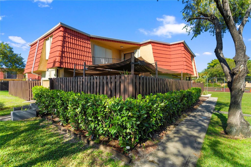 Photo of 22940 Oxford Place #C, Boca Raton, FL 33433 (MLS # F10549895)