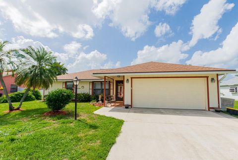 Single Family Residence in Port St Lucie FL 168 Donna Terrace Ter.jpg