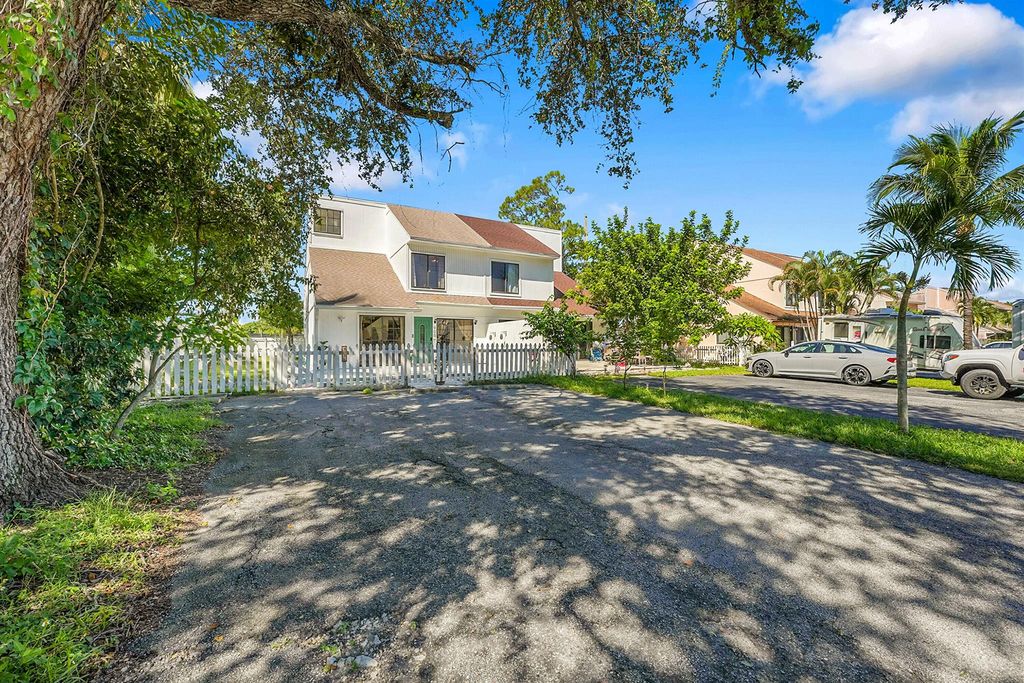 Photo of 9056 Green Meadows Way, Palm Beach Gardens, FL 33418 (MLS # R11143001)