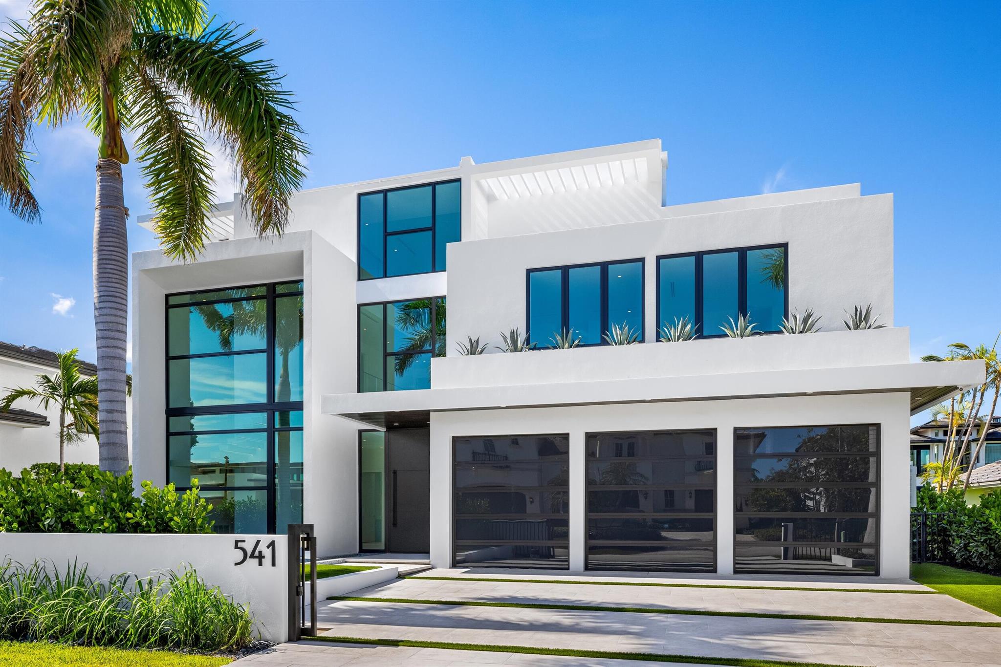541 Golden Harbour Drive