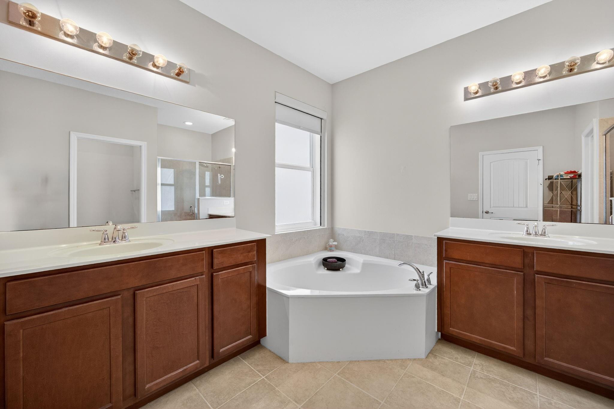 REDLAND REEF - Residential