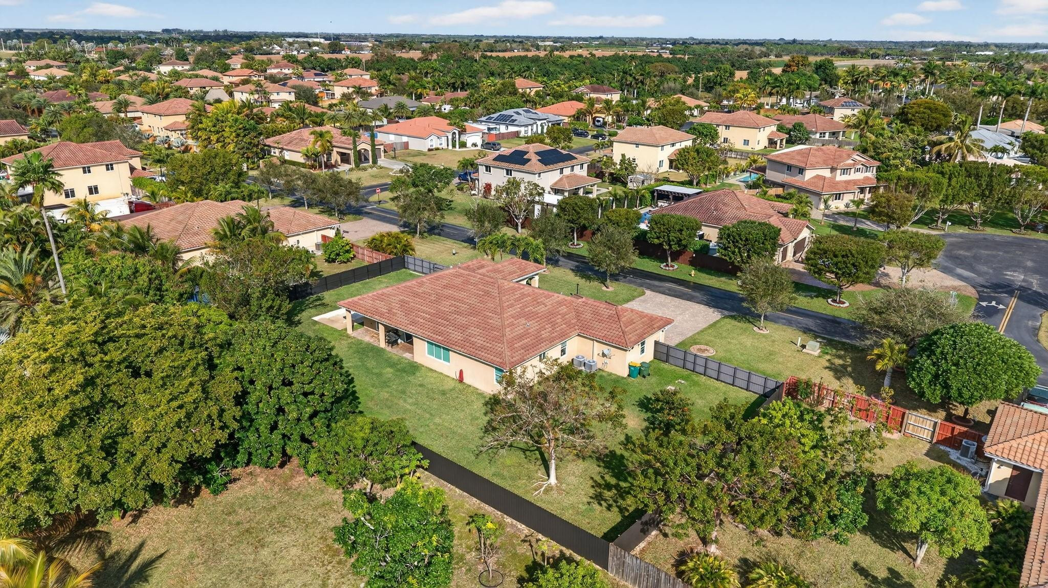 REDLAND REEF - Residential