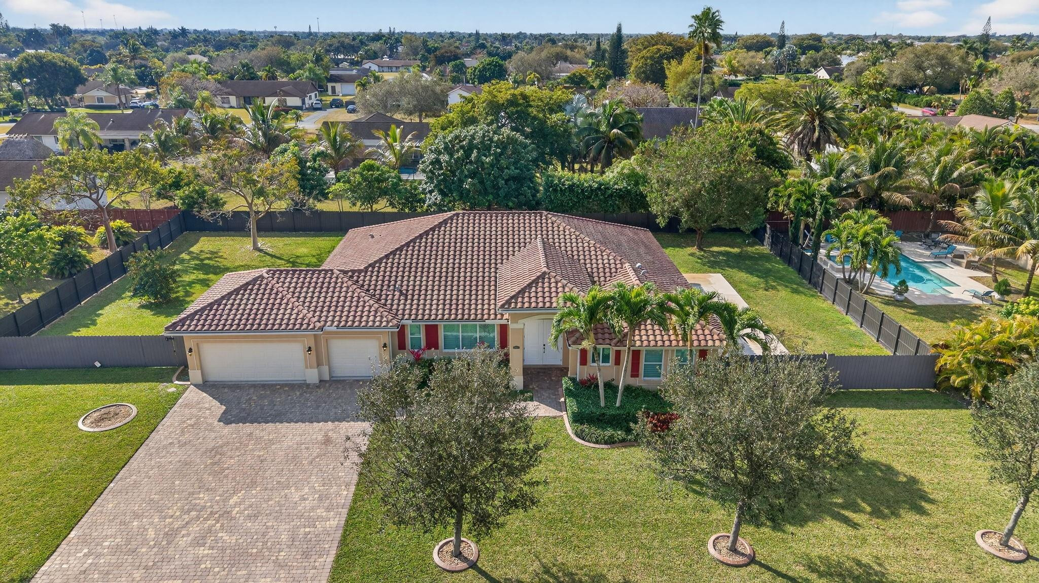 REDLAND REEF - Residential