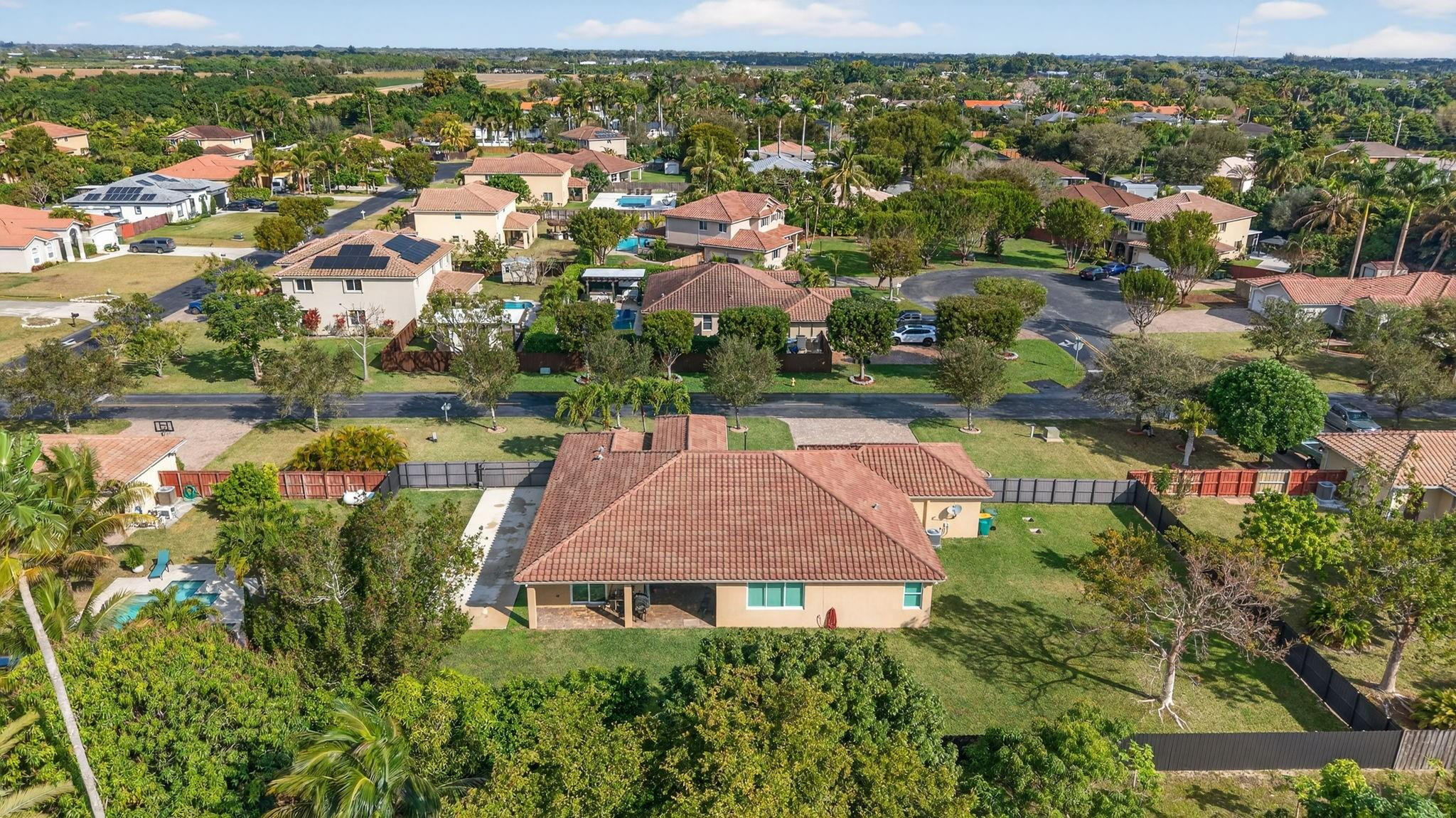 REDLAND REEF - Residential
