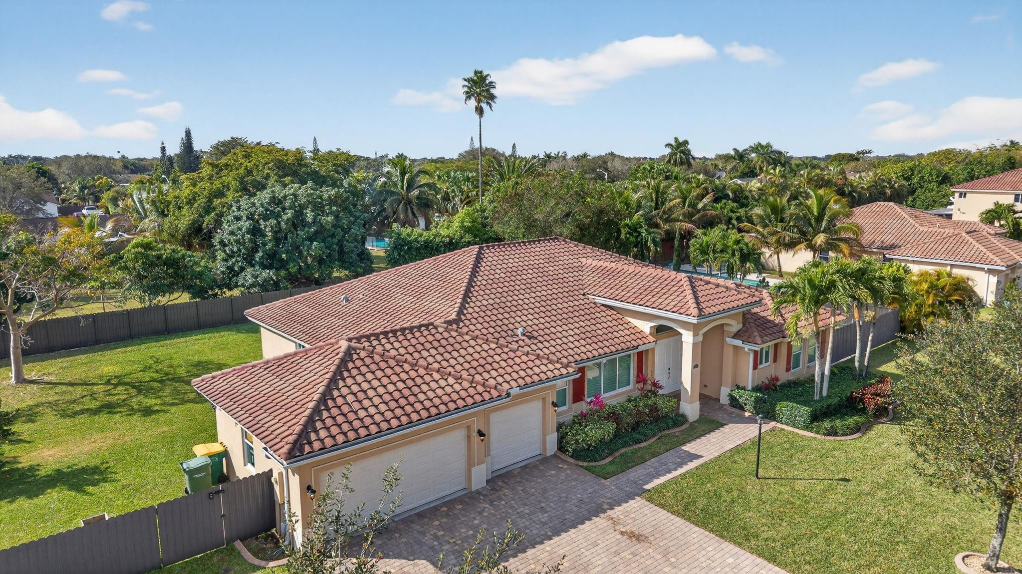 REDLAND REEF - Residential