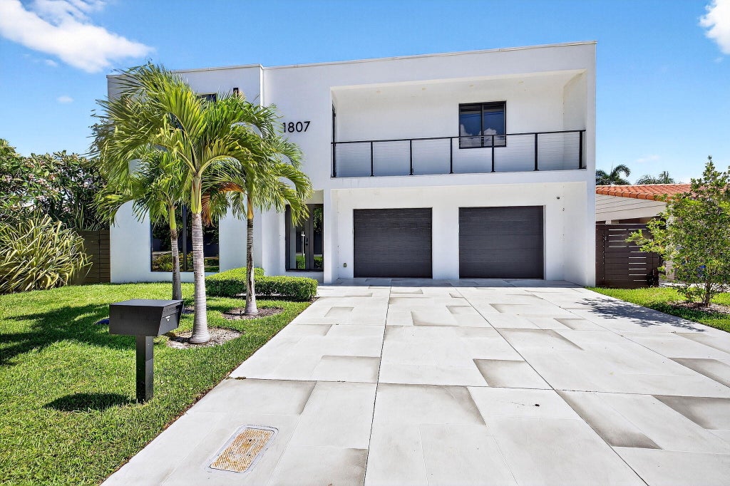 Photo of 1807 NE 18th Street, Fort Lauderdale, FL 33305 (MLS # B26078978)
