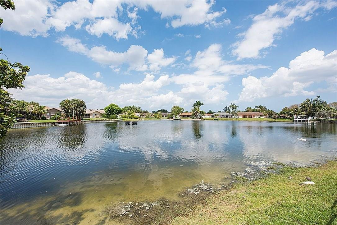 Rolling Hills Lake Estate - Residential