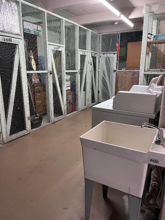 ARROWHEAD CONDO NO IX - Residential