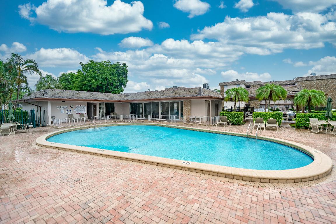 ARROWHEAD CONDO NO IX - Residential