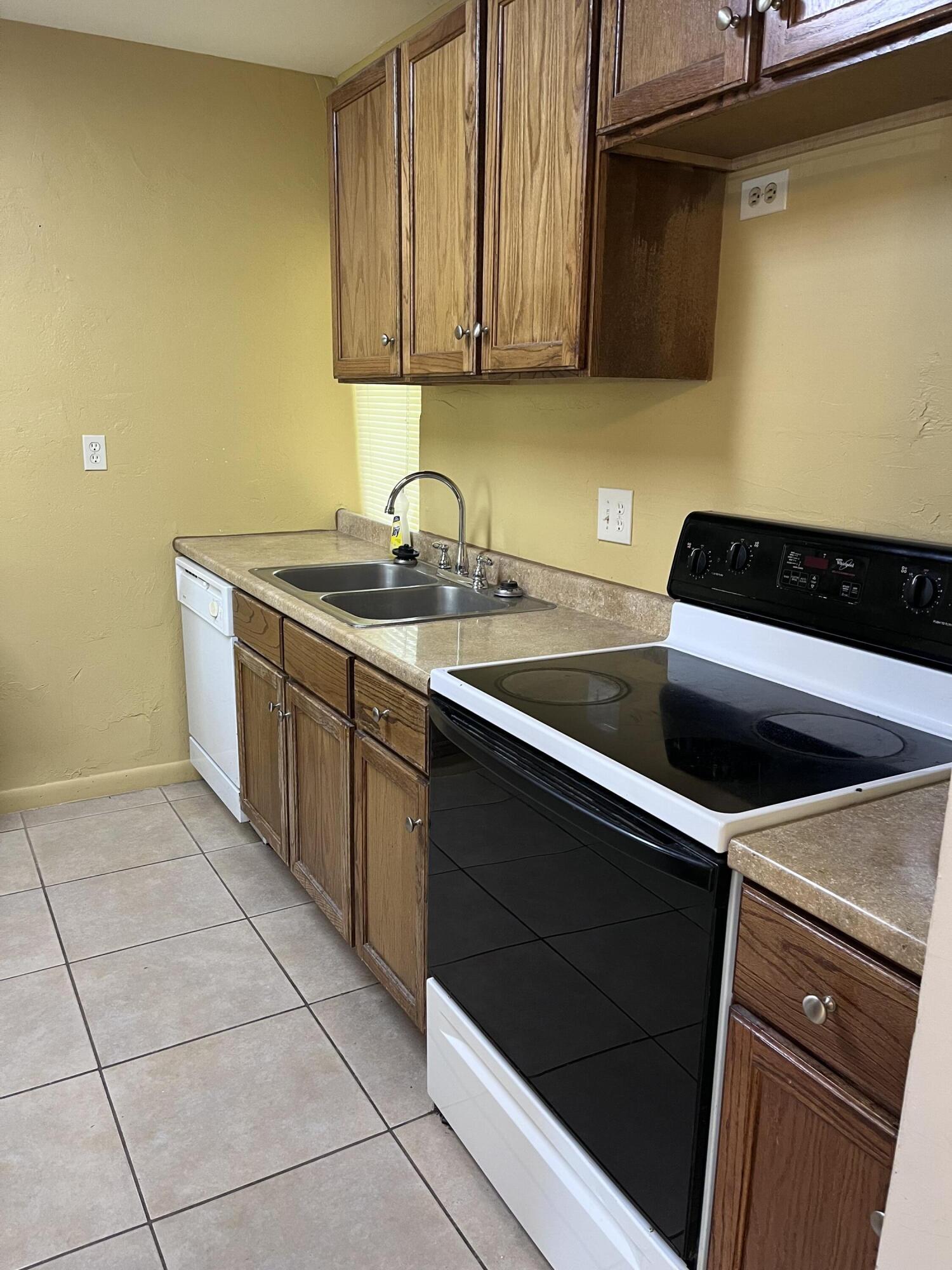 ARROWHEAD CONDO NO IX - Residential