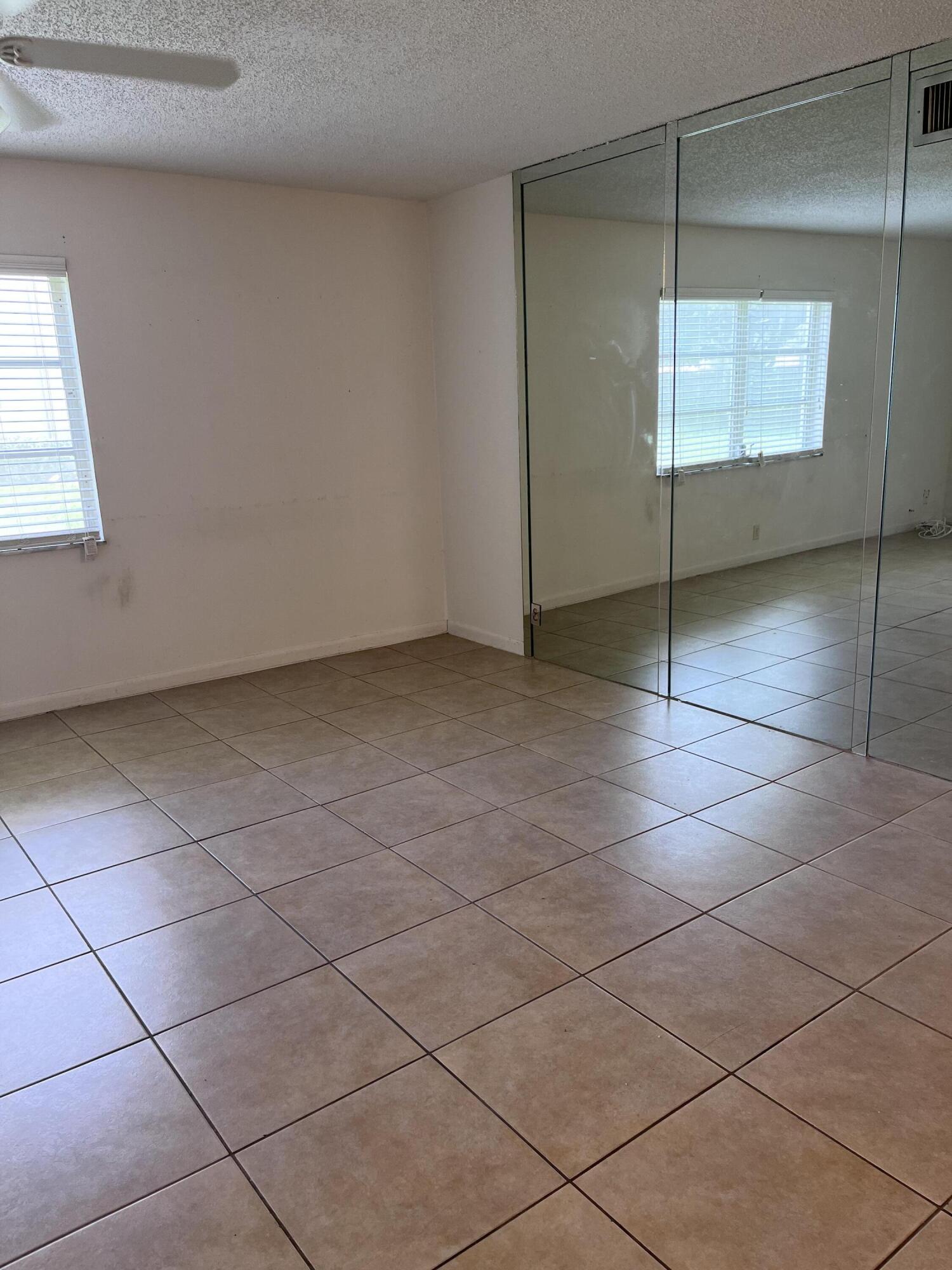 ARROWHEAD CONDO NO IX - Residential