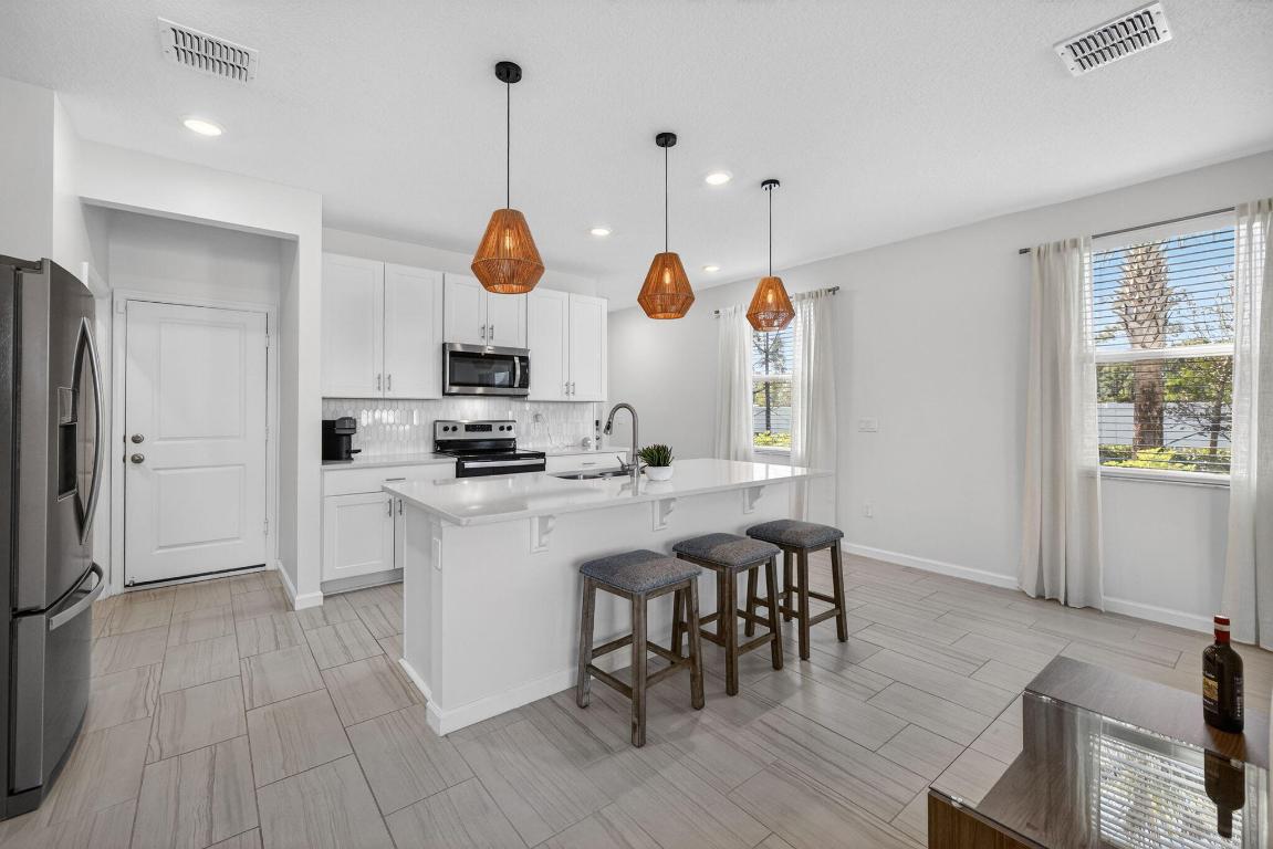 5624 SE Edgewater Circle