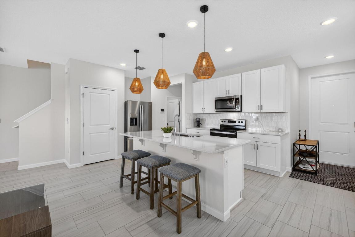 5624 SE Edgewater Circle