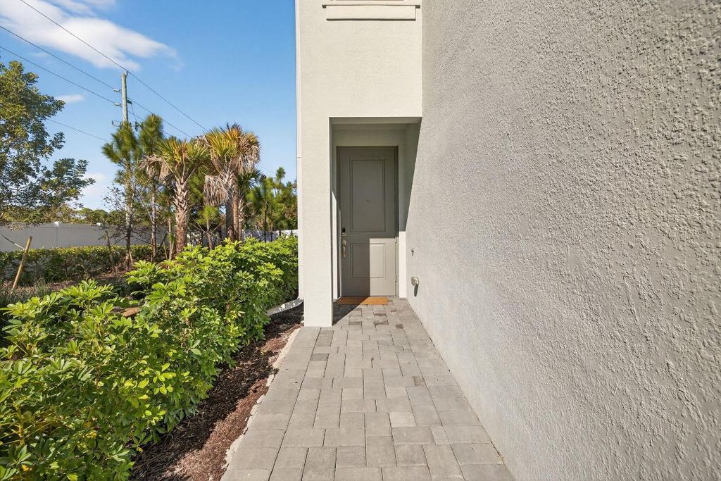 Photo of 5624 SE Edgewater Circle, Stuart, FL 34997 (MLS # R11155296)