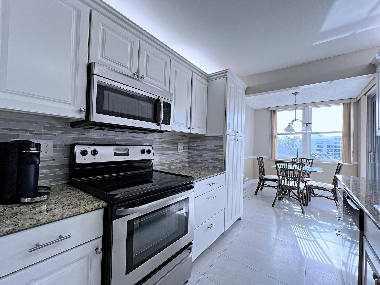 BARCLAY CONDO - Residential