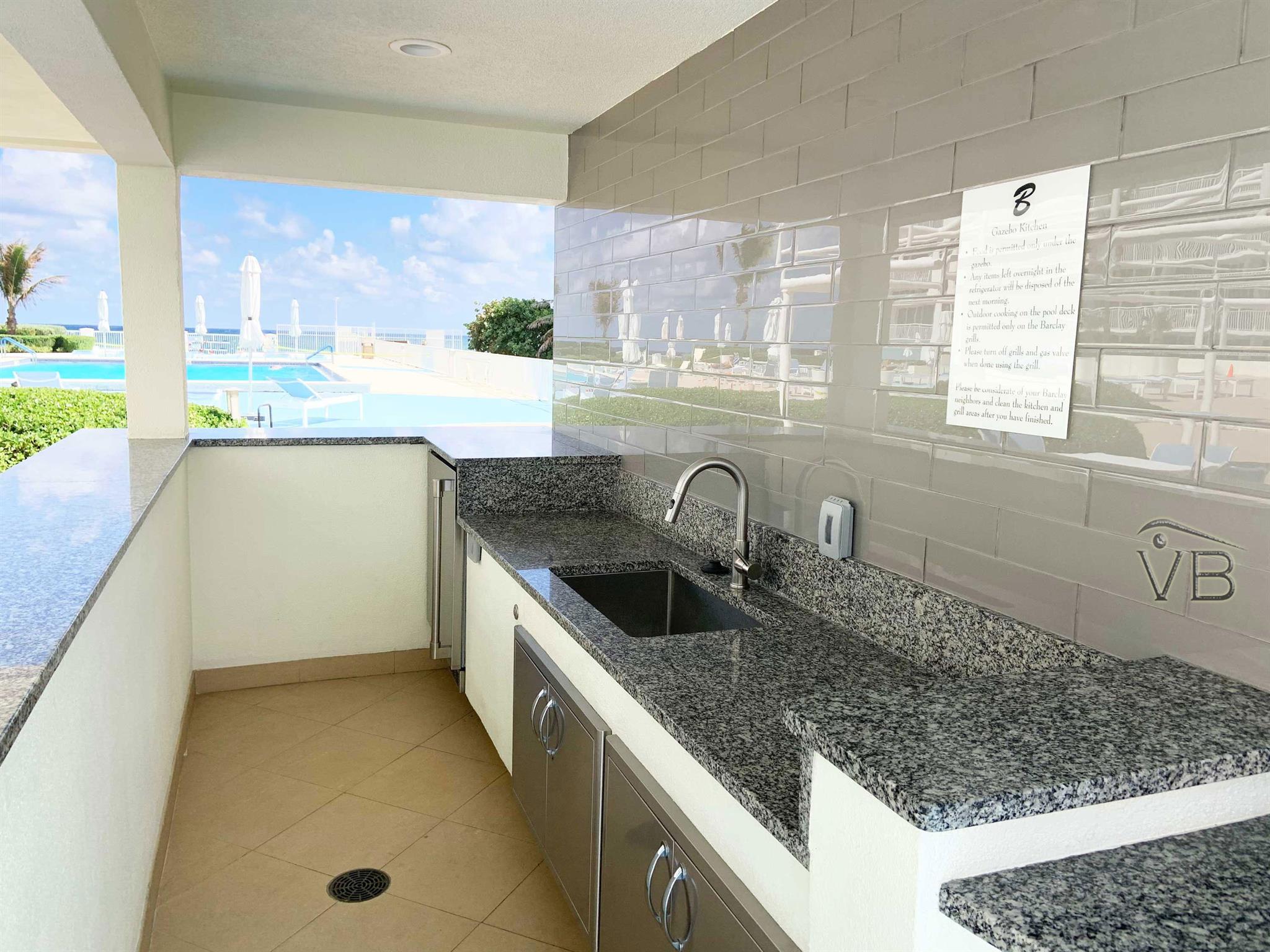 BARCLAY CONDO - Residential