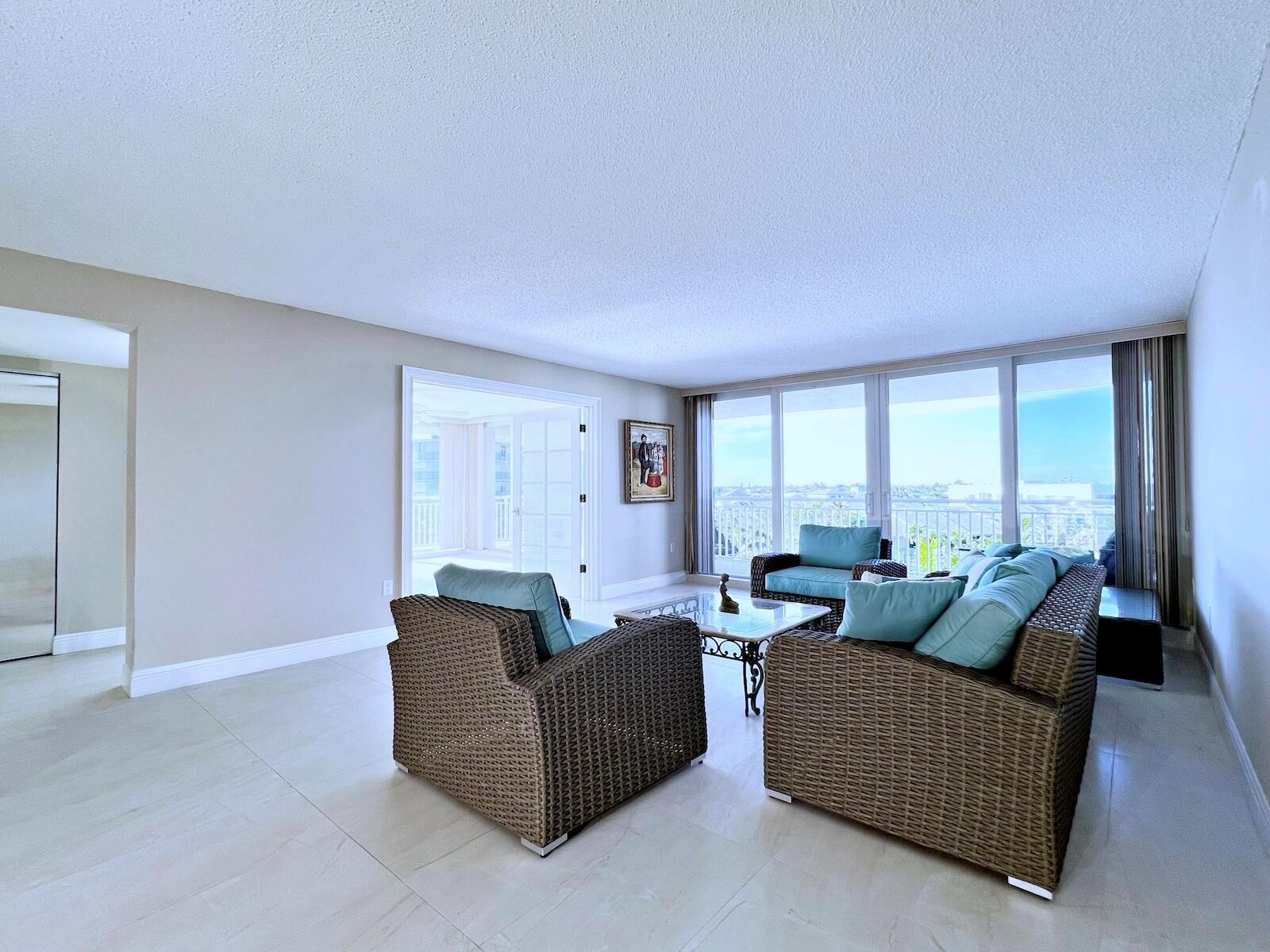 BARCLAY CONDO - Residential