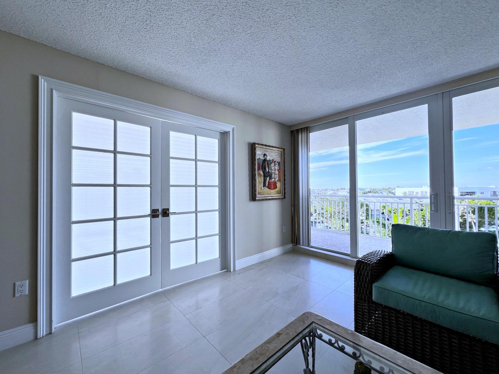 BARCLAY CONDO - Residential