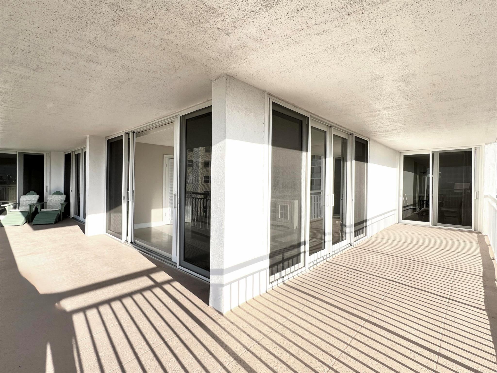 BARCLAY CONDO - Residential
