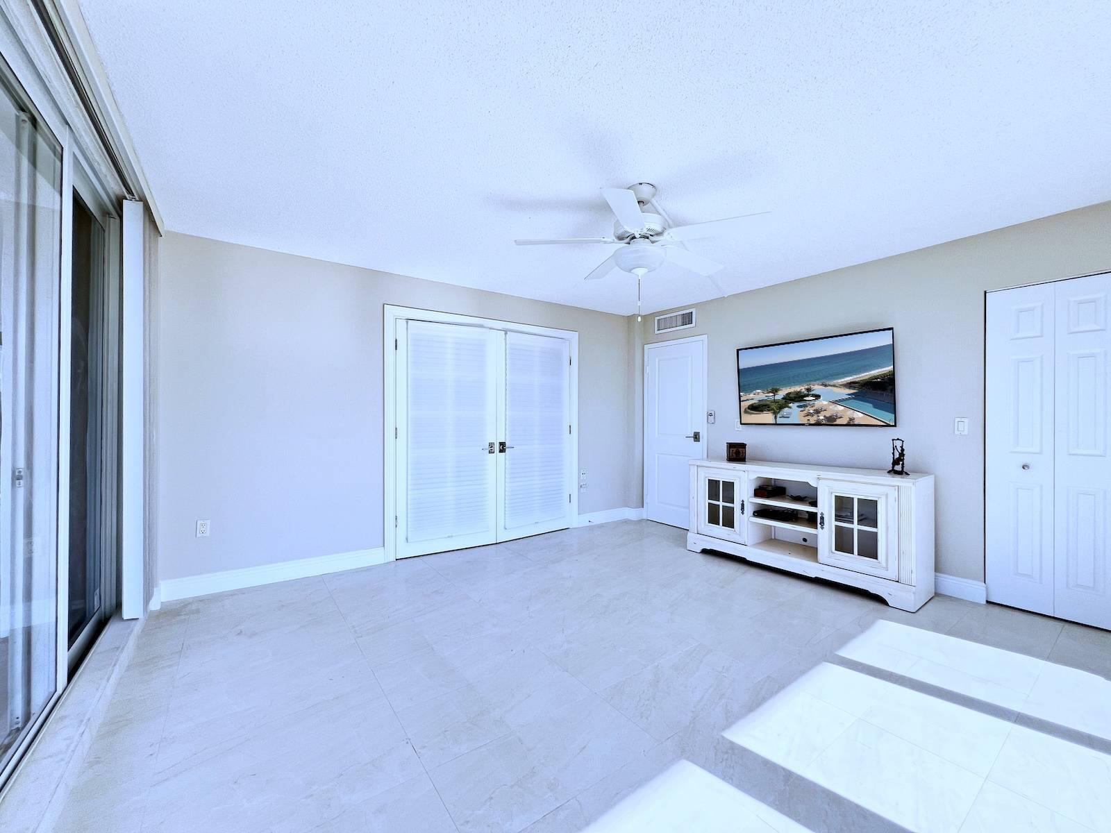 BARCLAY CONDO - Residential