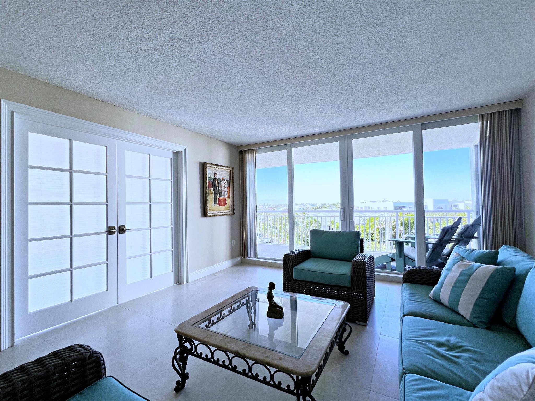BARCLAY CONDO - Residential