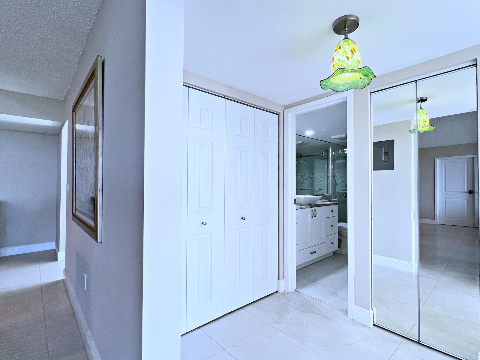 BARCLAY CONDO - Residential