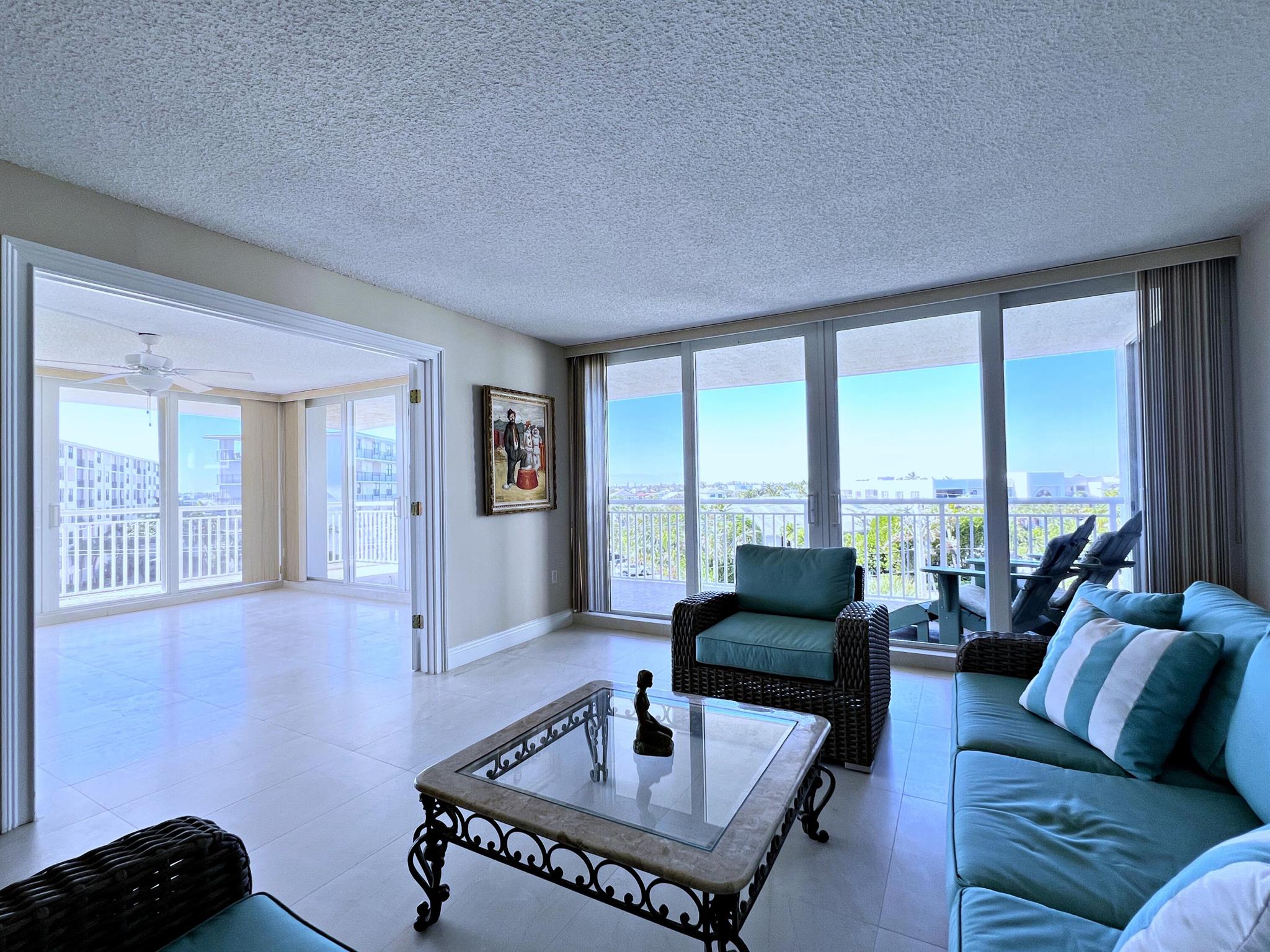 BARCLAY CONDO - Residential