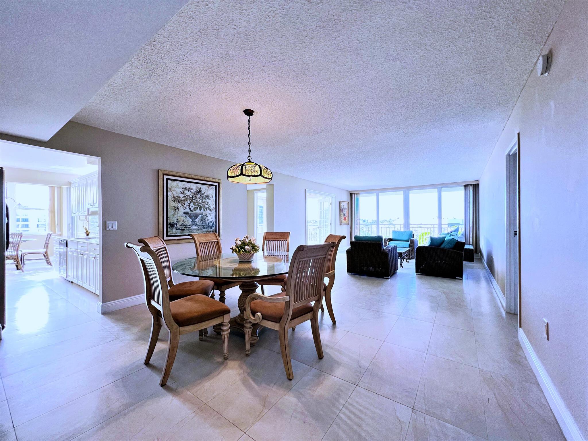 BARCLAY CONDO - Residential