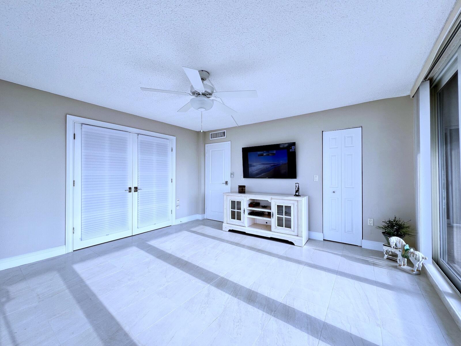 BARCLAY CONDO - Residential