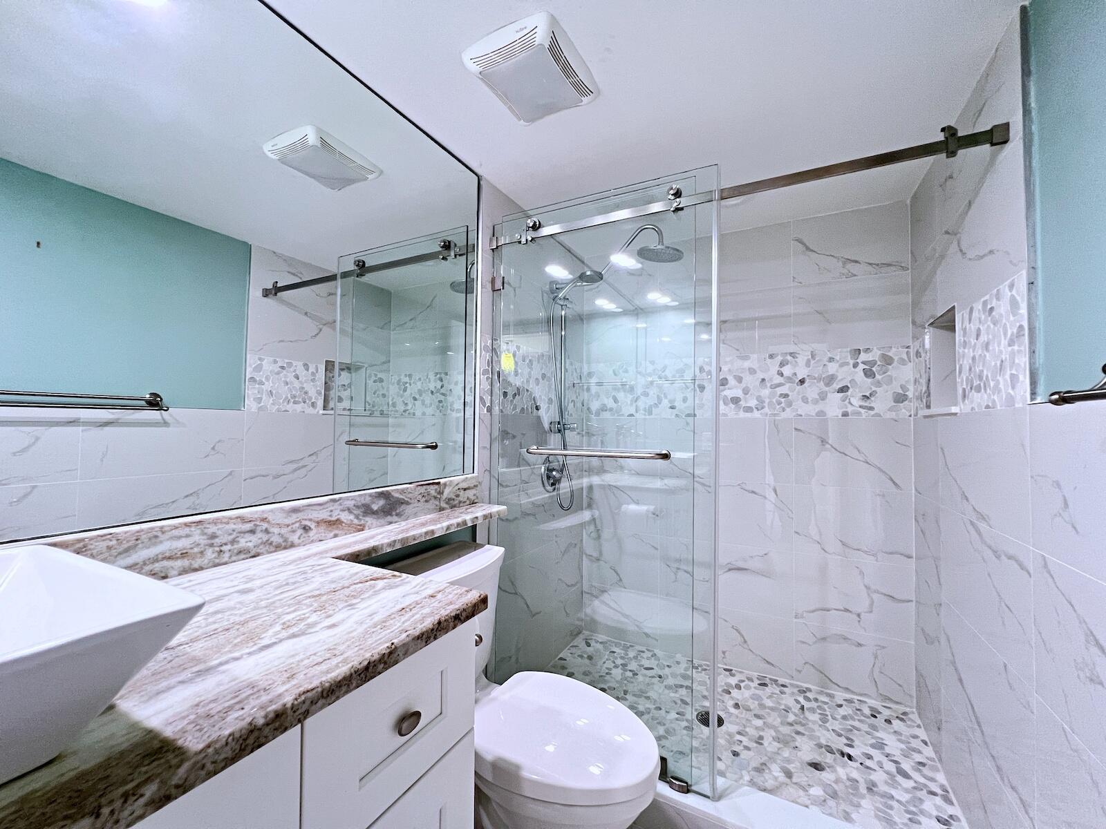 BARCLAY CONDO - Residential