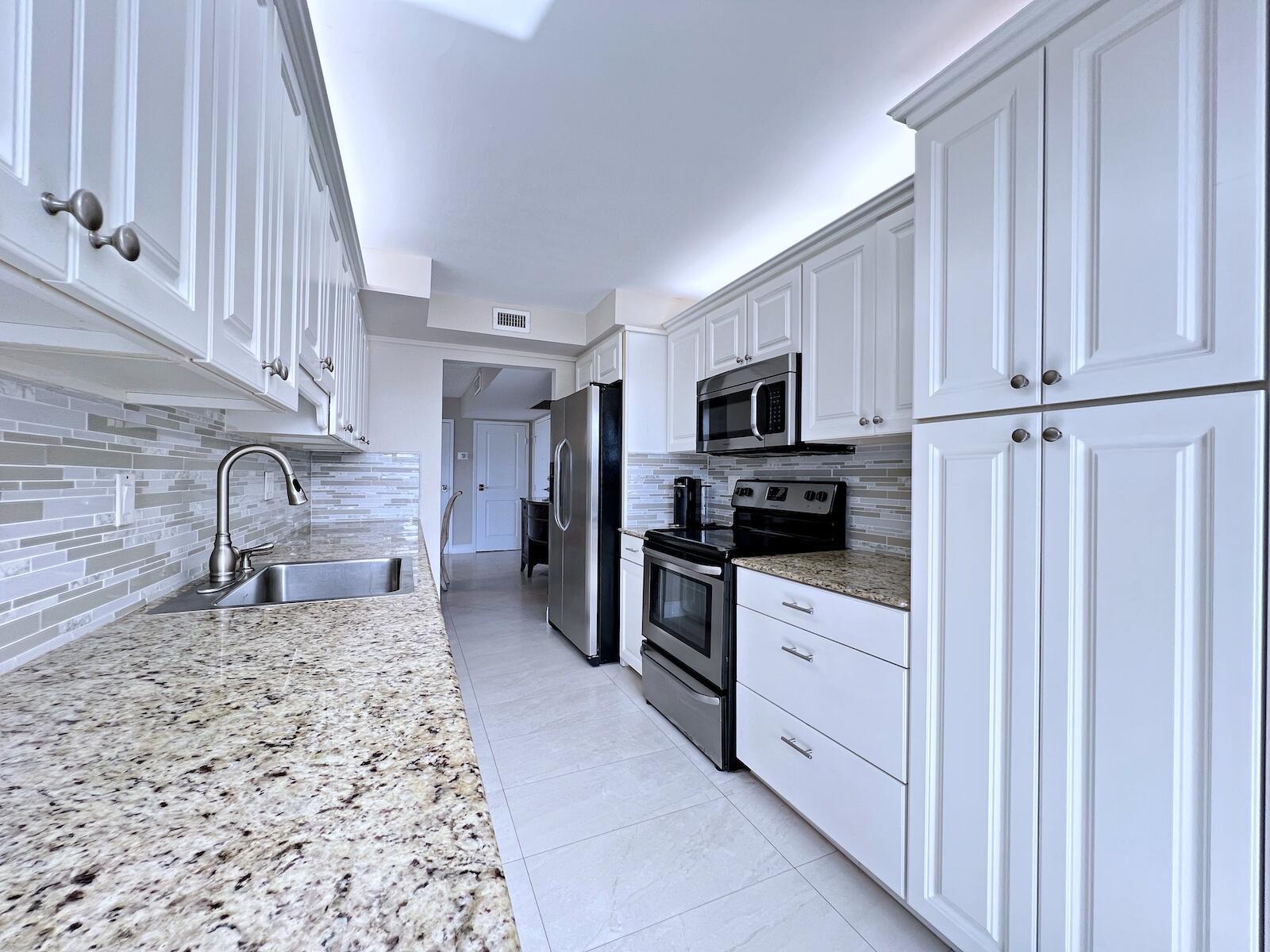 BARCLAY CONDO - Residential