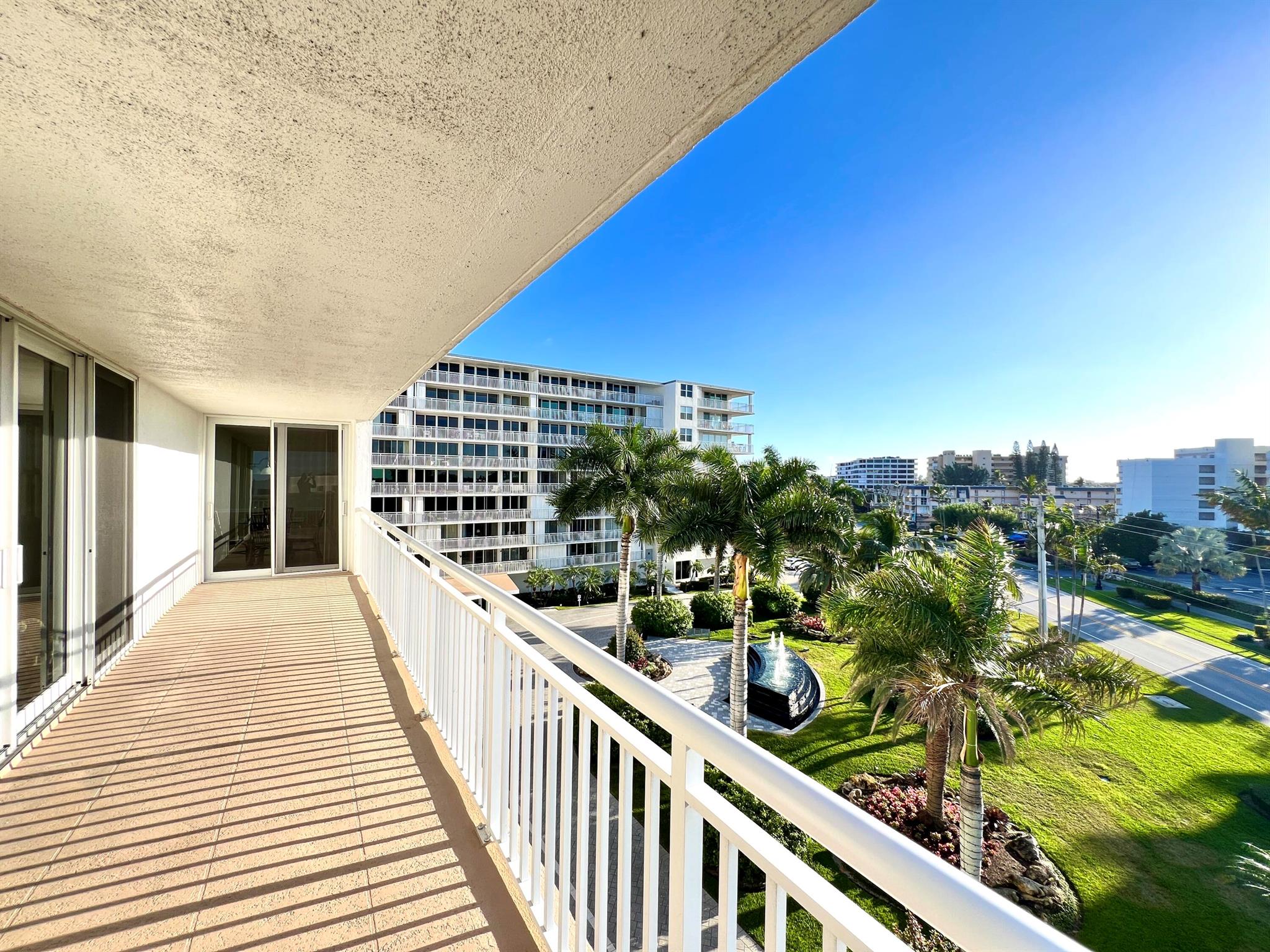 BARCLAY CONDO - Residential