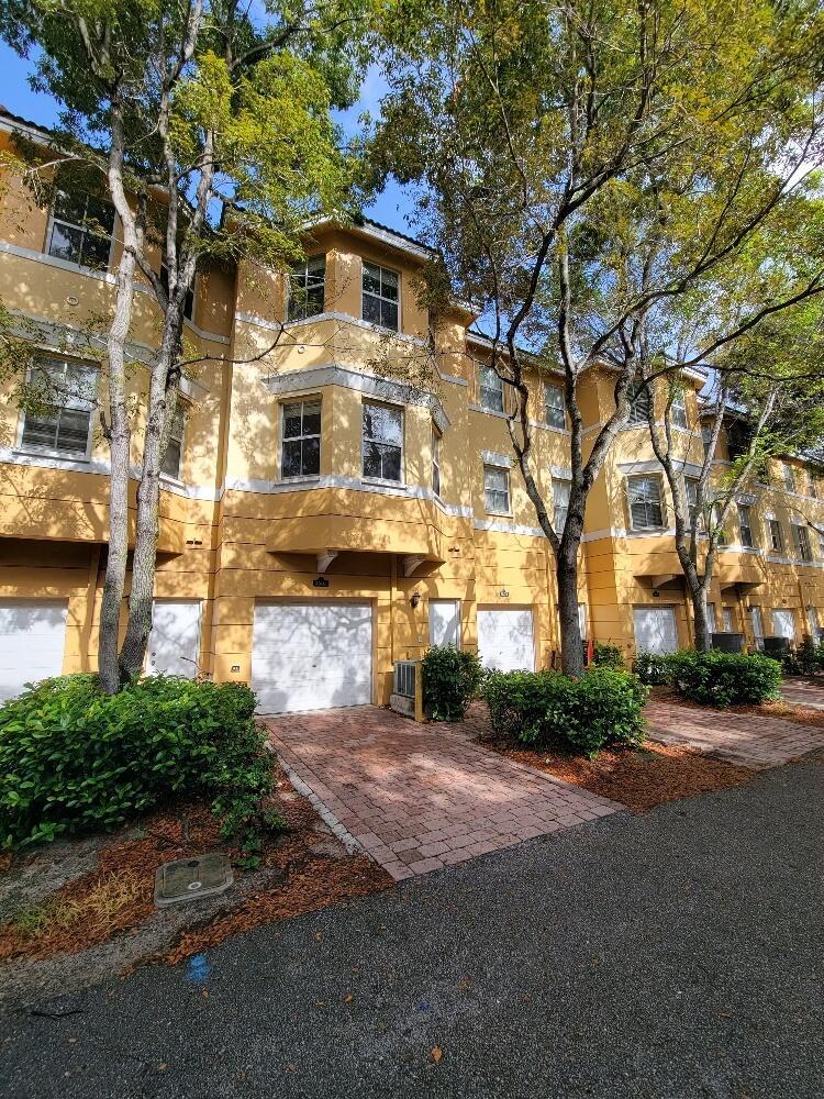 SHOMA TOWNHOMES AT ROYAL - Residential Lease