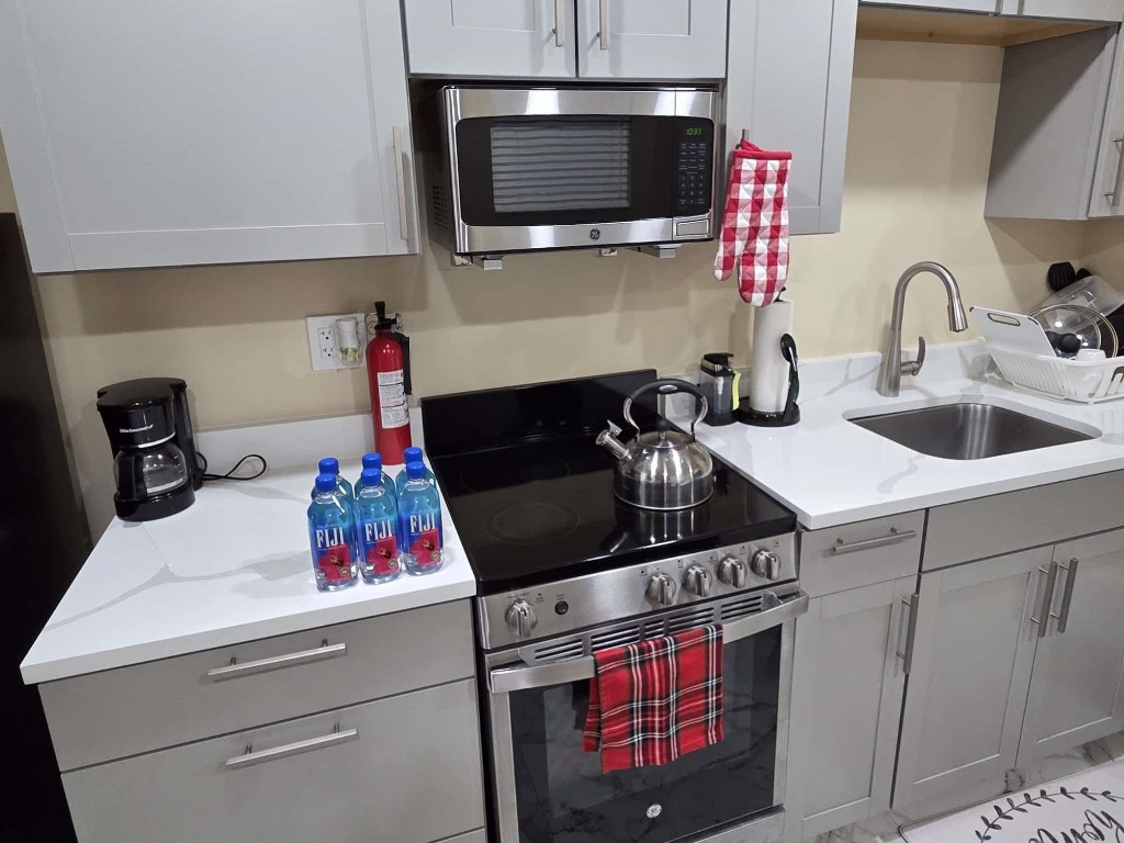 SUNRISE GOLF VILLAGE 3RD - Residential Lease