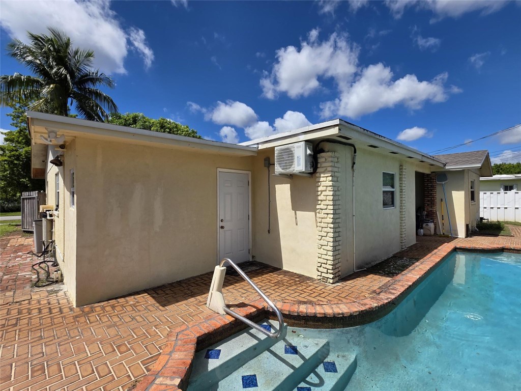 SUNRISE GOLF VILLAGE 3RD - Residential Lease