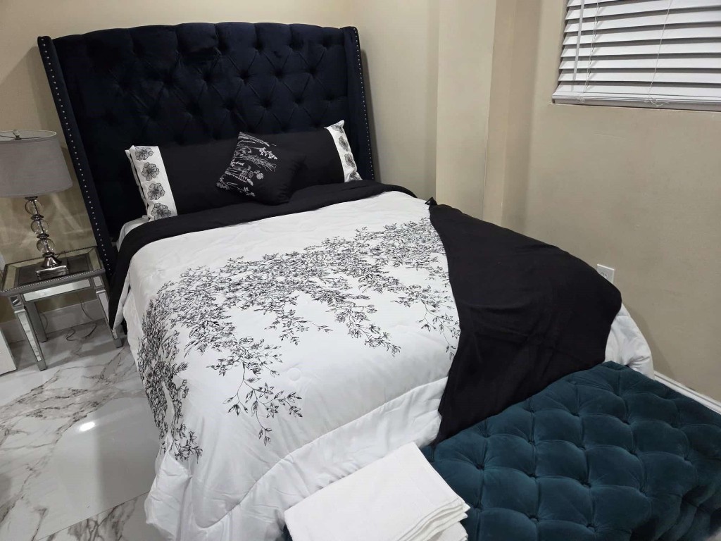 SUNRISE GOLF VILLAGE 3RD - Residential Lease