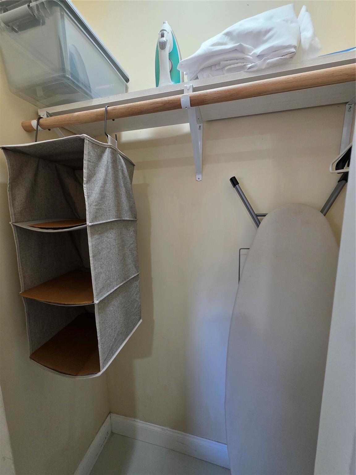 SUNRISE GOLF VILLAGE 3RD - Residential Lease