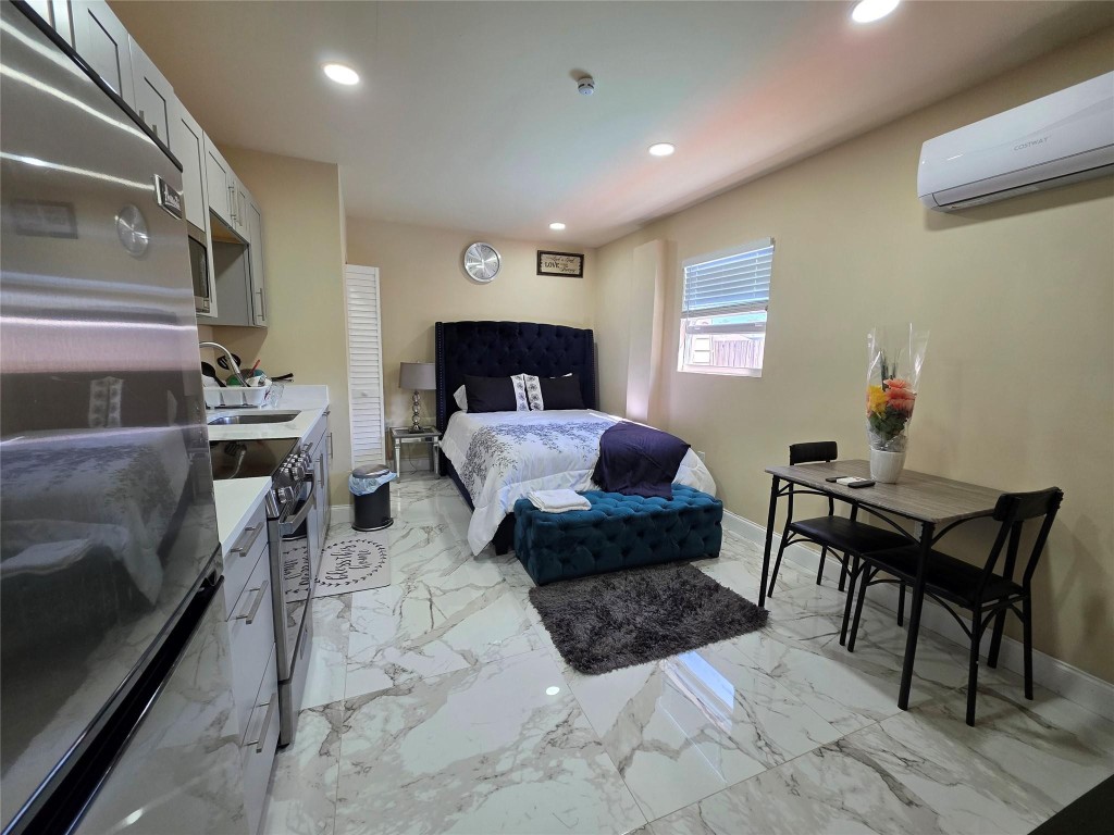 SUNRISE GOLF VILLAGE 3RD - Residential Lease