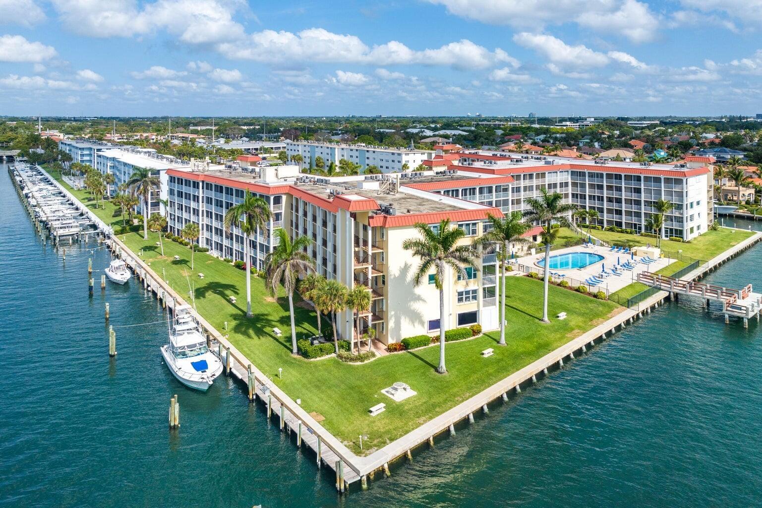 100 PARADISE HARBOUR Boulevard 212