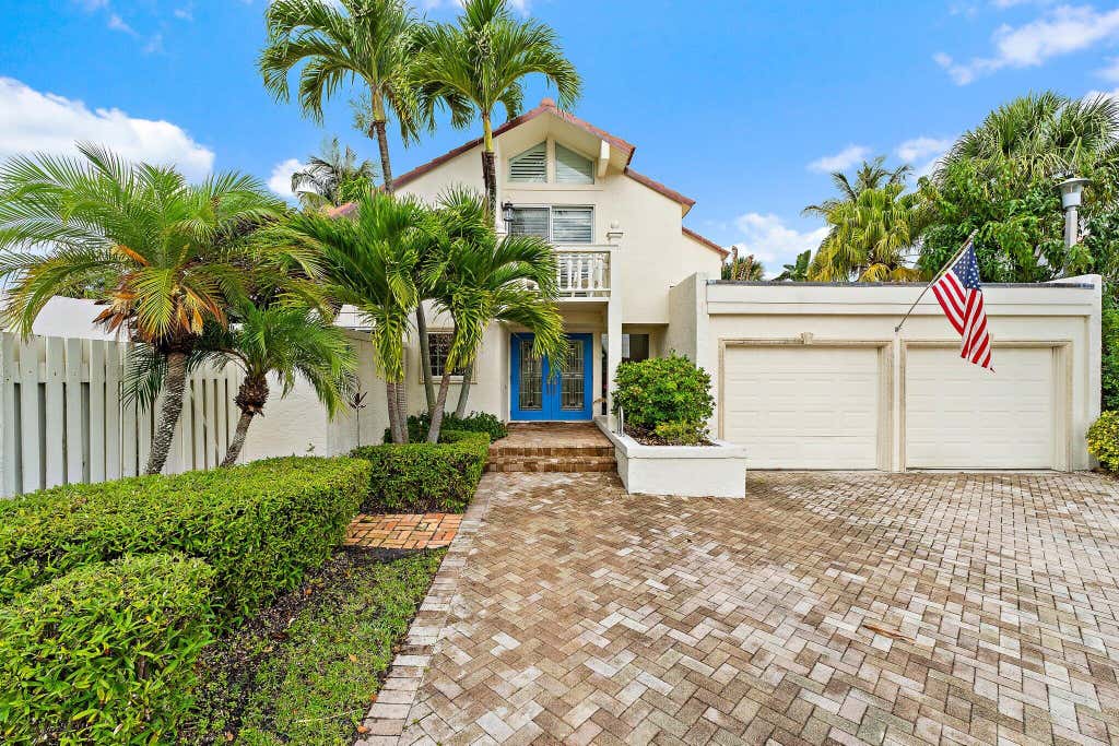 Photo of 104 W Spearfish Lane, Jupiter, FL 33477 (MLS # B26024893)