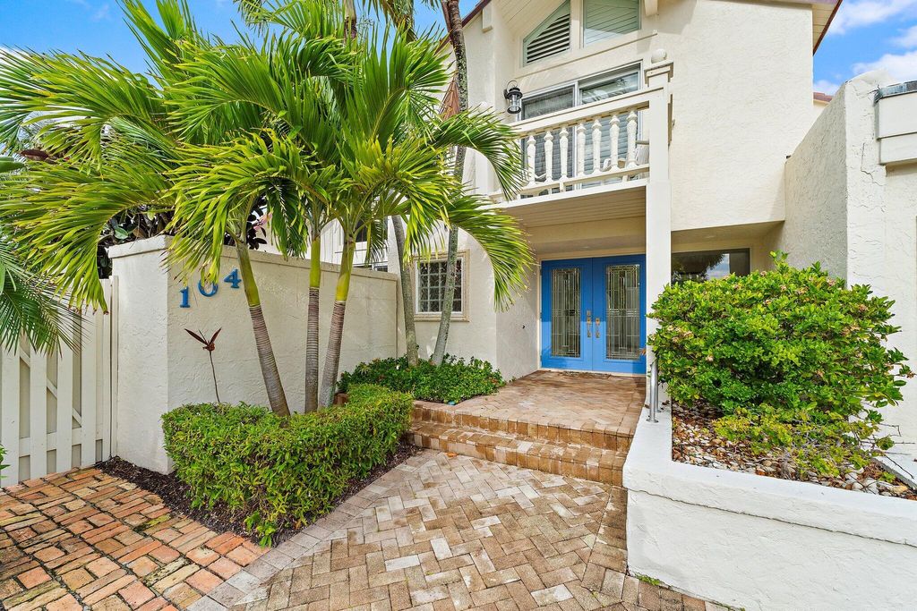 Photo of 104 W Spearfish Lane, Jupiter, FL 33477 (MLS # B26024893)