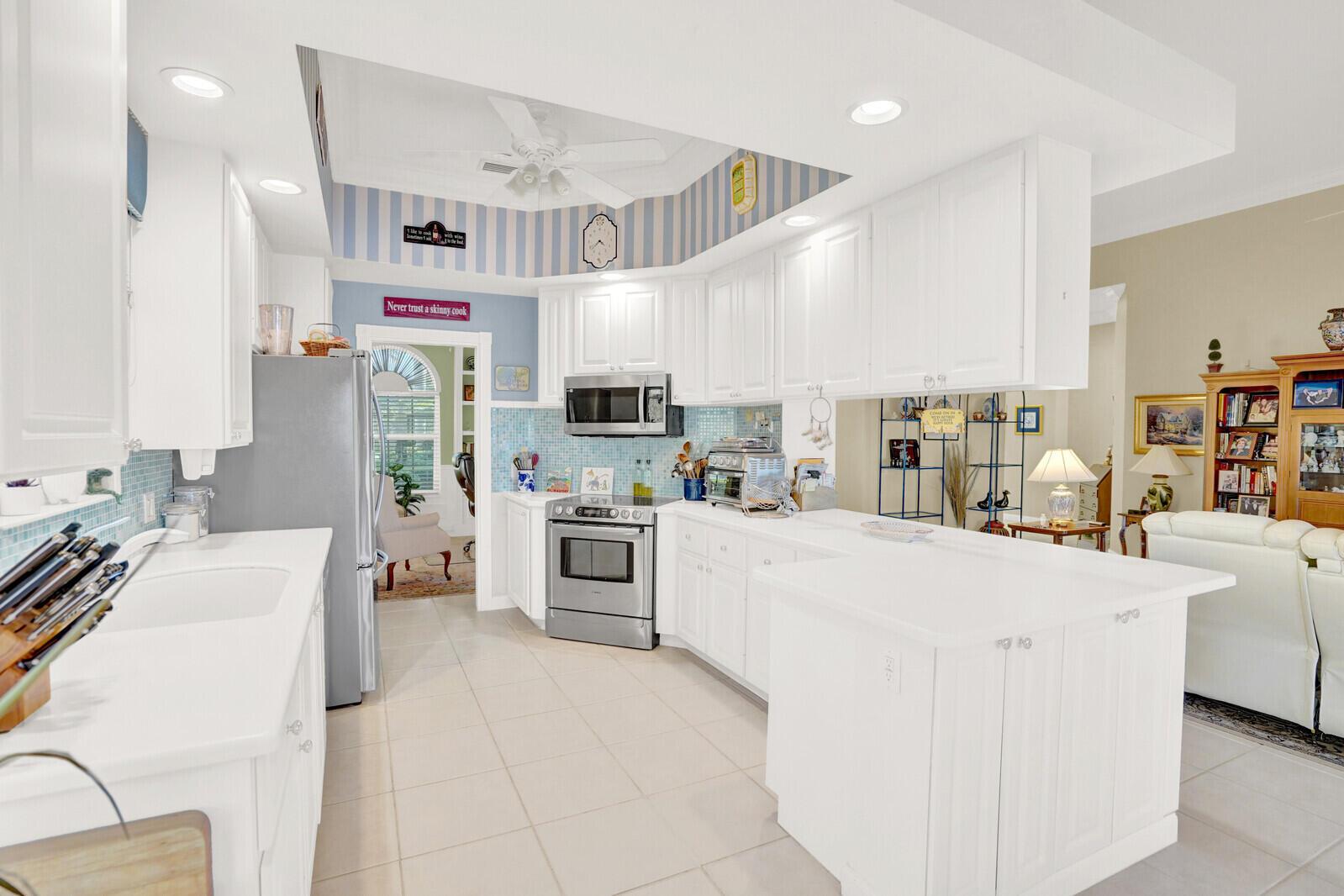 VILLAGEWALK OF WELLINGTON - Residential