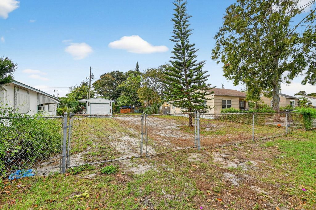 Photo of 624 58th Street, West Palm Beach, FL 33407 (MLS # B26004234)