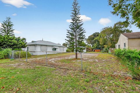 624 58th Street West Palm Beach FL 33407