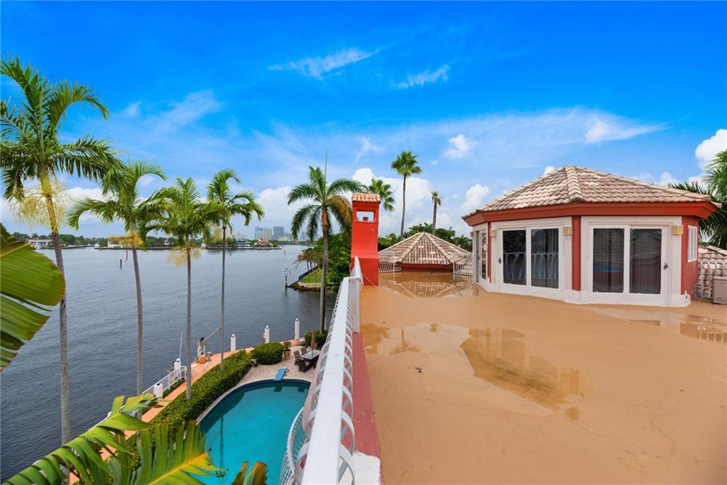 Las Olas Isles - Residential